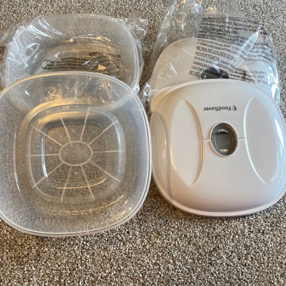 FoodSaver Vacuum Seal Square Food Storage Containers Set of 2 Clear White Lids